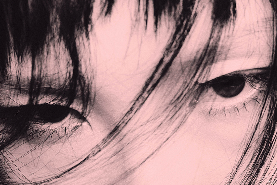 꽃이 터지듯, 화사.