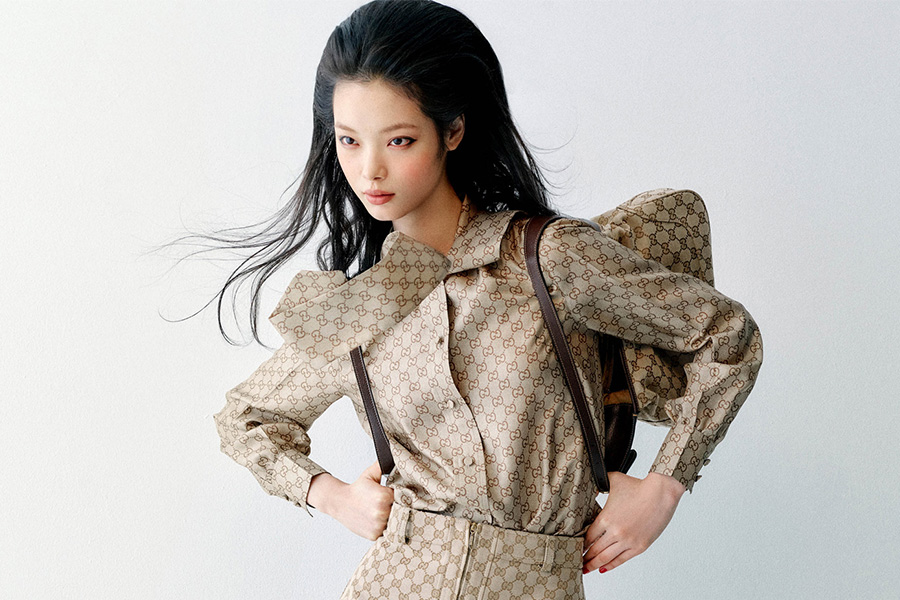 라 파밀리아! 구찌의 역사, 미학, 태도를 한 테이블 위에 올려놓은 뎀나의 인사.