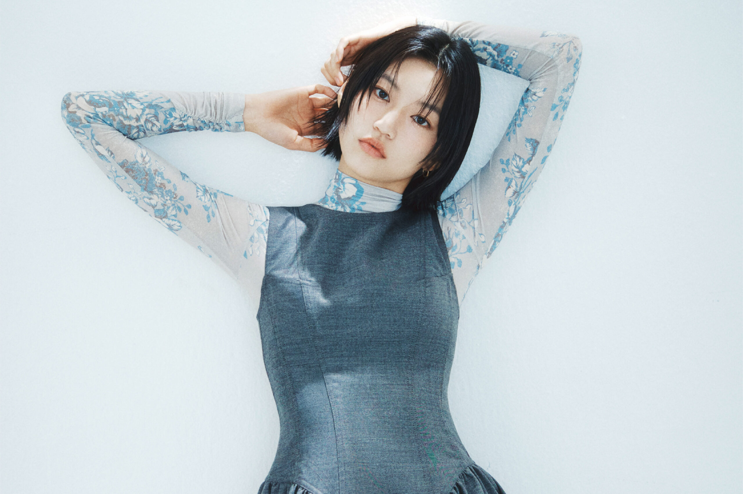 좋은 건 많아요, 싫은 건 없어요. 어울리는 것 잘 알아요. 김도연, 앤아더스토리즈의 뉴이어 컬렉션을 입고.