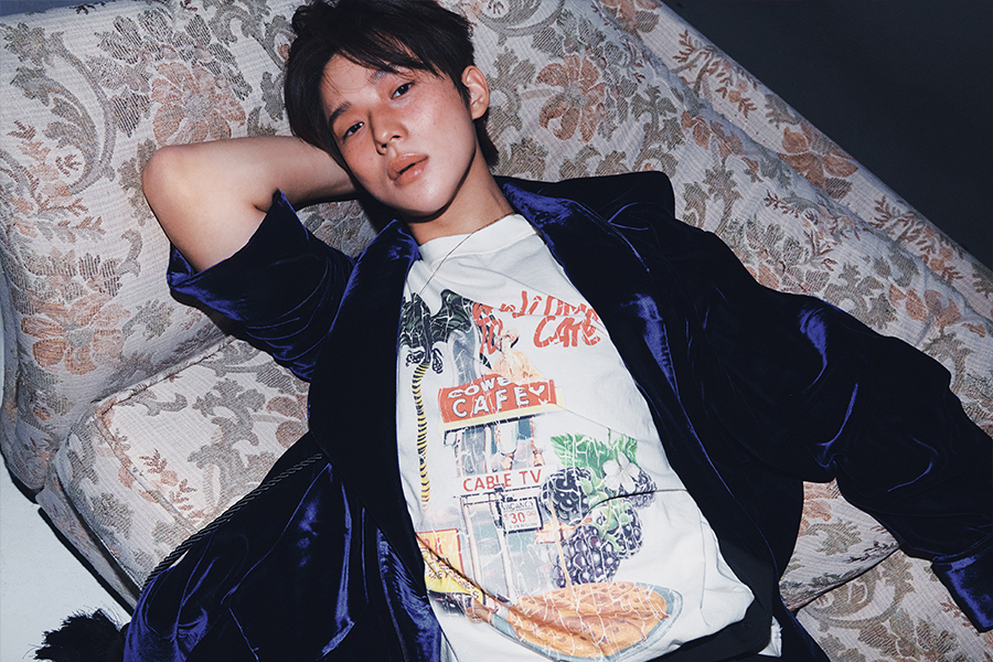 문상민의 시간은 멈칫할 줄 안다. 감정을 앞세우기보다 장면 속에 조용히 스며들고, 말보다 눈빛이 먼저 이야기를 건넨다.